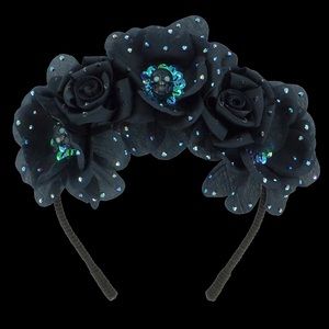 ⭐️ISO: Tarina Tarantino Flower Crown⭐️